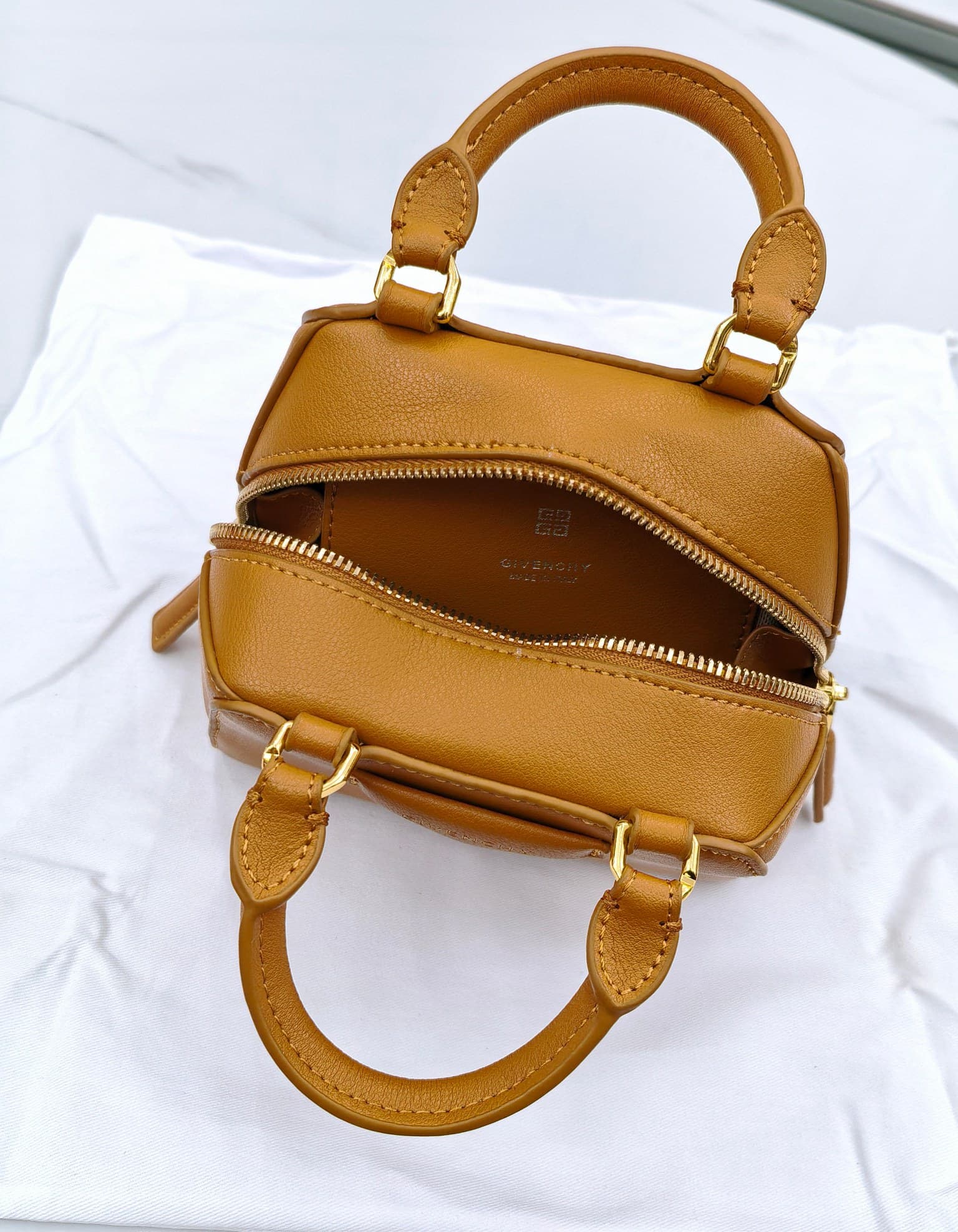 C3173 Small size 😀😀 2024 new model, Gucci, lightly tanned glossy cowhide leather handbag/shoulder bag — image 8