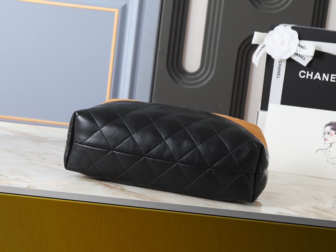 C851 💰 Upgrade from the original AS5634❤️❤️ In stock❤️❤️ 25a Leather bag – a must-have item that stands out in the fashion scene🔥 A masterpiece blending tradition and innovation; inspired by Chanel’s walnut lacquered screens. The distinctive diamond patte — image 4