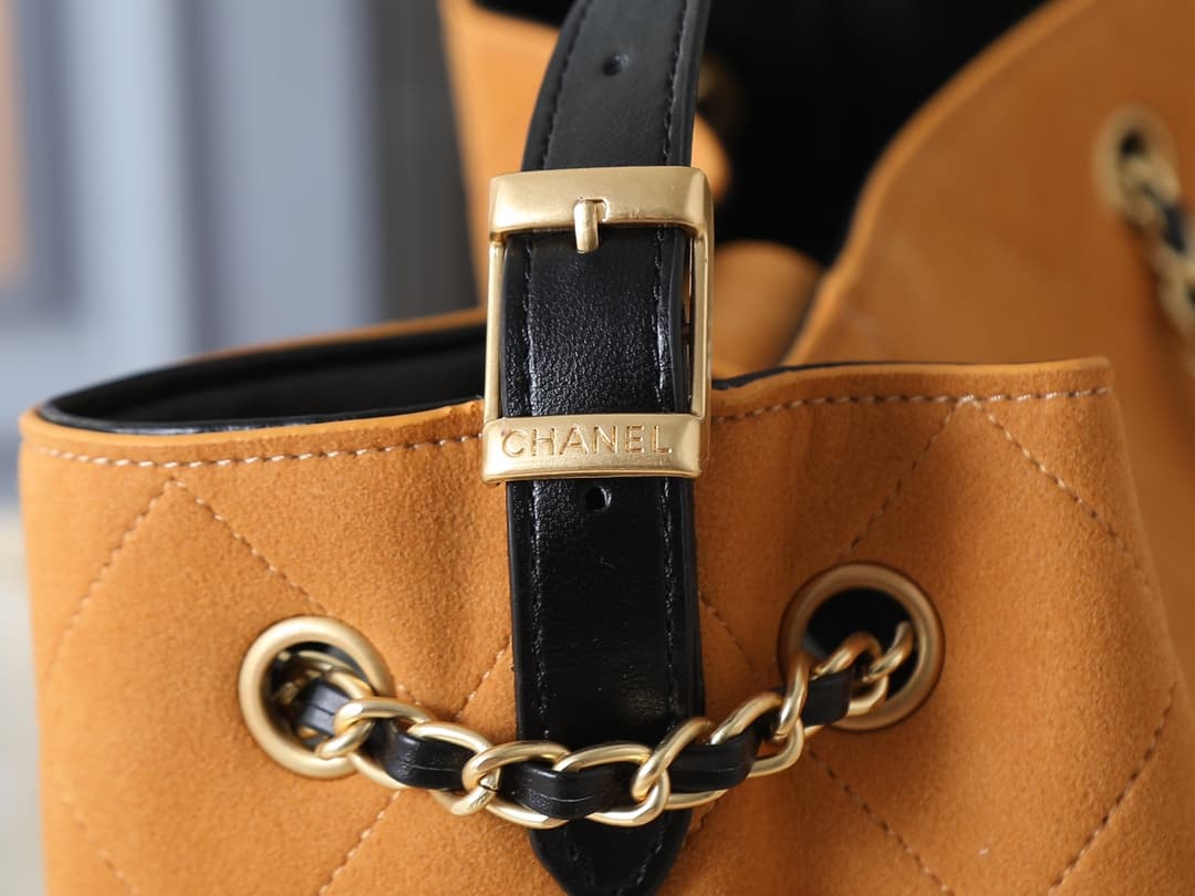C851 💰 Upgrade from the original AS5634❤️❤️ In stock❤️❤️ 25a Leather bag – a must-have item that stands out in the fashion scene🔥 A masterpiece blending tradition and innovation; inspired by Chanel’s walnut lacquered screens. The distinctive diamond patte — image 6
