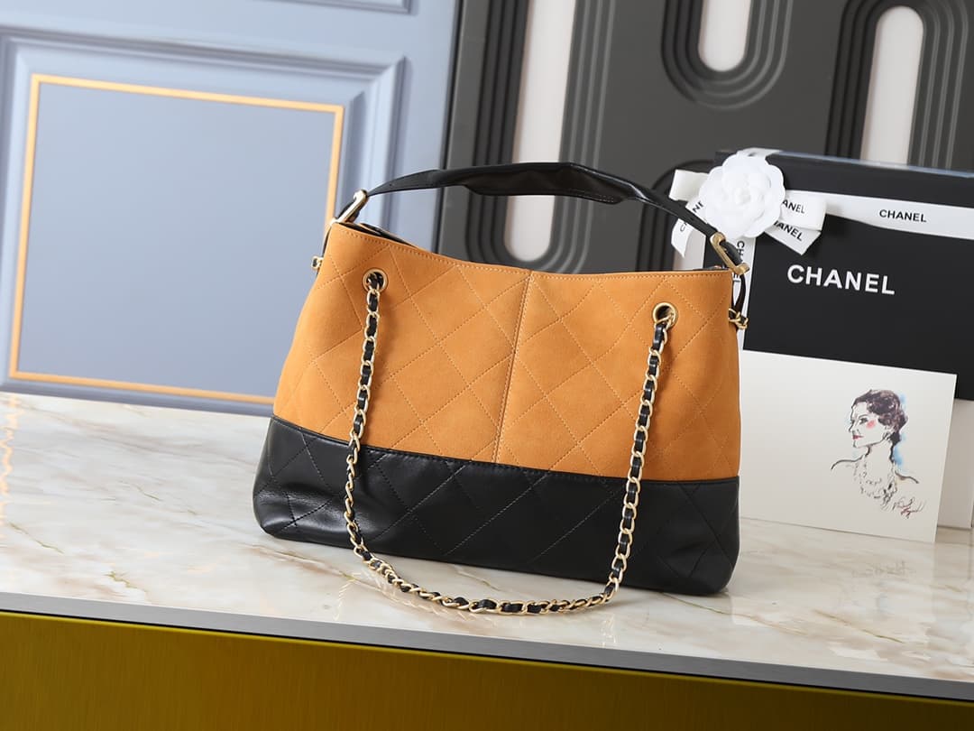 C851 💰 Upgrade from the original AS5634❤️❤️ In stock❤️❤️ 25a Leather bag – a must-have item that stands out in the fashion scene🔥 A masterpiece blending tradition and innovation; inspired by Chanel’s walnut lacquered screens. The distinctive diamond patte — image 3
