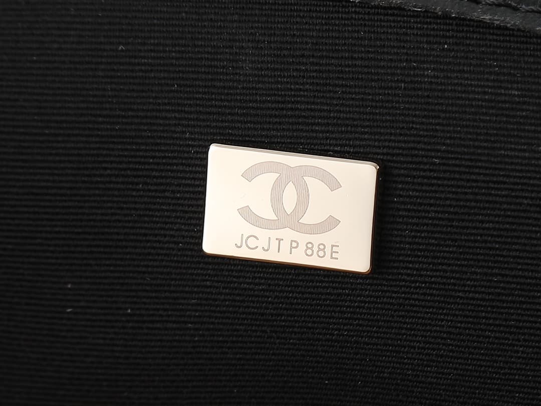 C851 💰 Upgrade from the original AS5634❤️❤️ In stock❤️❤️ 25a Leather bag – a must-have item that stands out in the fashion scene🔥 A masterpiece blending tradition and innovation; inspired by Chanel’s walnut lacquered screens. The distinctive diamond patte — image 7