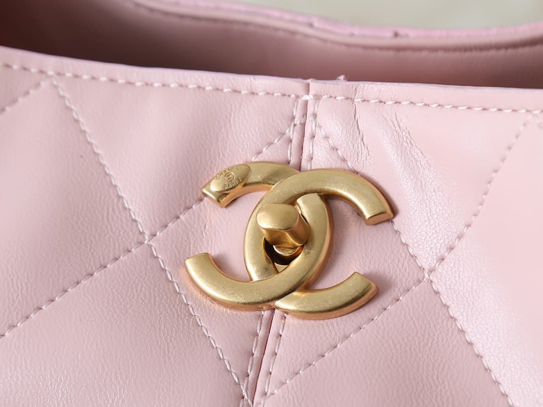 C849 💰 Upgrade from the original AS5634❤️❤️ In stock❤️❤️ 25a Silk bag – a hit product that stands out among the products from the handmade workshop🔥 A masterpiece combining tradition and innovation; inspired by Chanel’s ebony-painted screens. The distinct — image 5