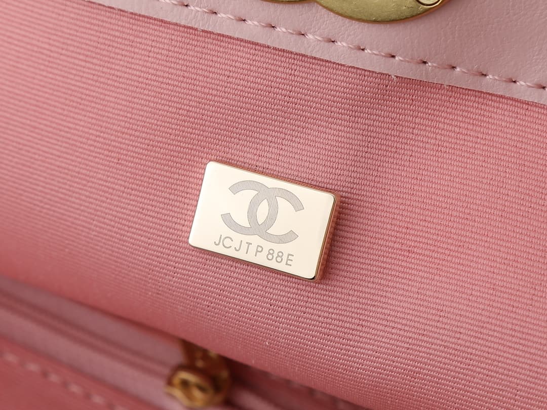 C849 💰 Upgrade from the original AS5634❤️❤️ In stock❤️❤️ 25a Silk bag – a hit product that stands out among the products from the handmade workshop🔥 A masterpiece combining tradition and innovation; inspired by Chanel’s ebony-painted screens. The distinct — image 7