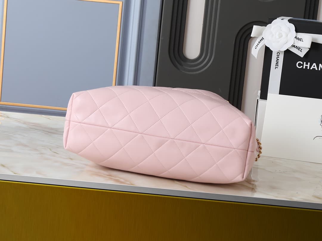 C849 💰 Upgrade from the original AS5634❤️❤️ In stock❤️❤️ 25a Silk bag – a hit product that stands out among the products from the handmade workshop🔥 A masterpiece combining tradition and innovation; inspired by Chanel’s ebony-painted screens. The distinct — image 4