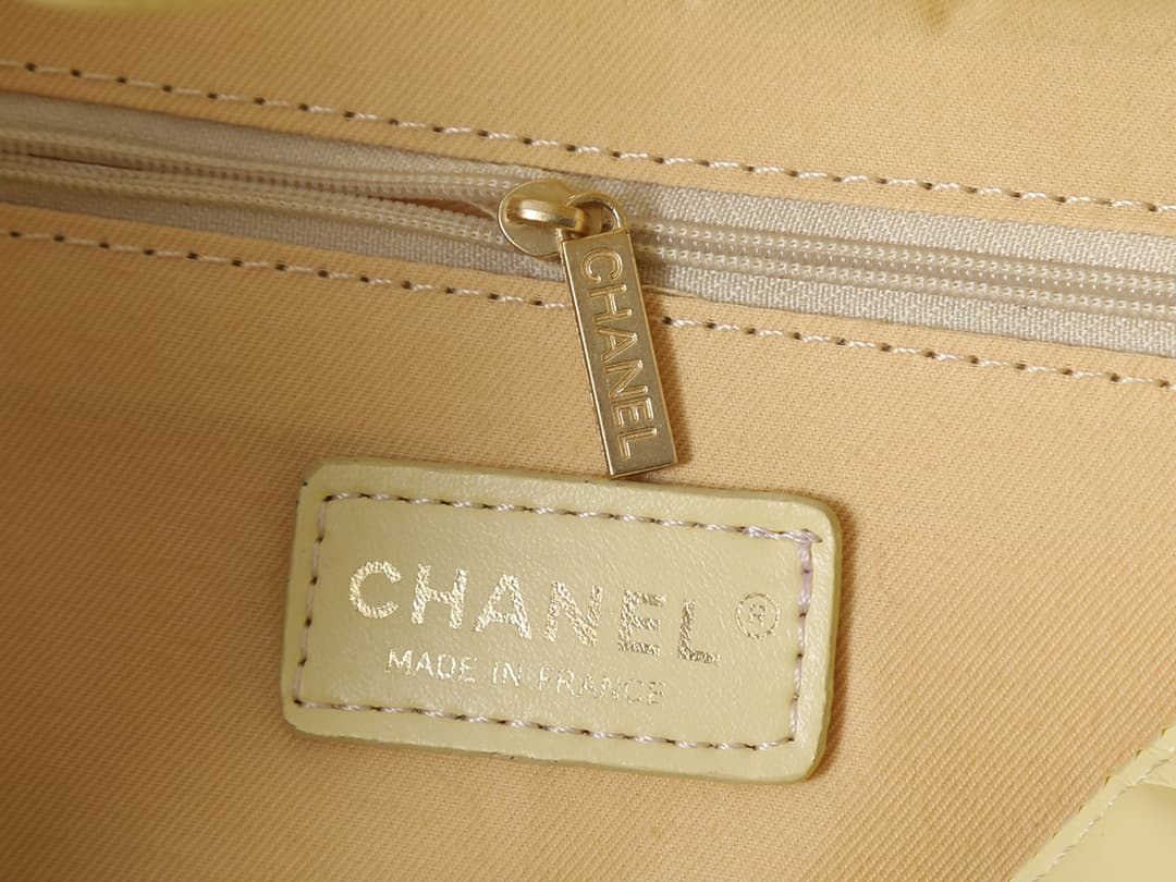 C848 💰 Upgrade from the original AS5634❤️❤️ In stock❤️❤️ 25a Leather bag – a must-have item that stands out in the handmade bag market🔥 A masterpiece combining tradition and innovation; inspired by Chanel’s walnut-painted screens. The distinctive diamond  — image 8