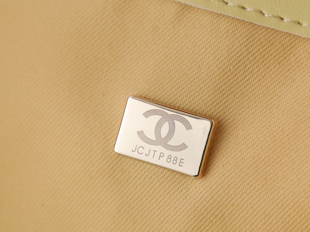 C848 💰 Upgrade from the original AS5634❤️❤️ In stock❤️❤️ 25a Leather bag – a must-have item that stands out in the handmade bag market🔥 A masterpiece combining tradition and innovation; inspired by Chanel’s walnut-painted screens. The distinctive diamond  — image 7