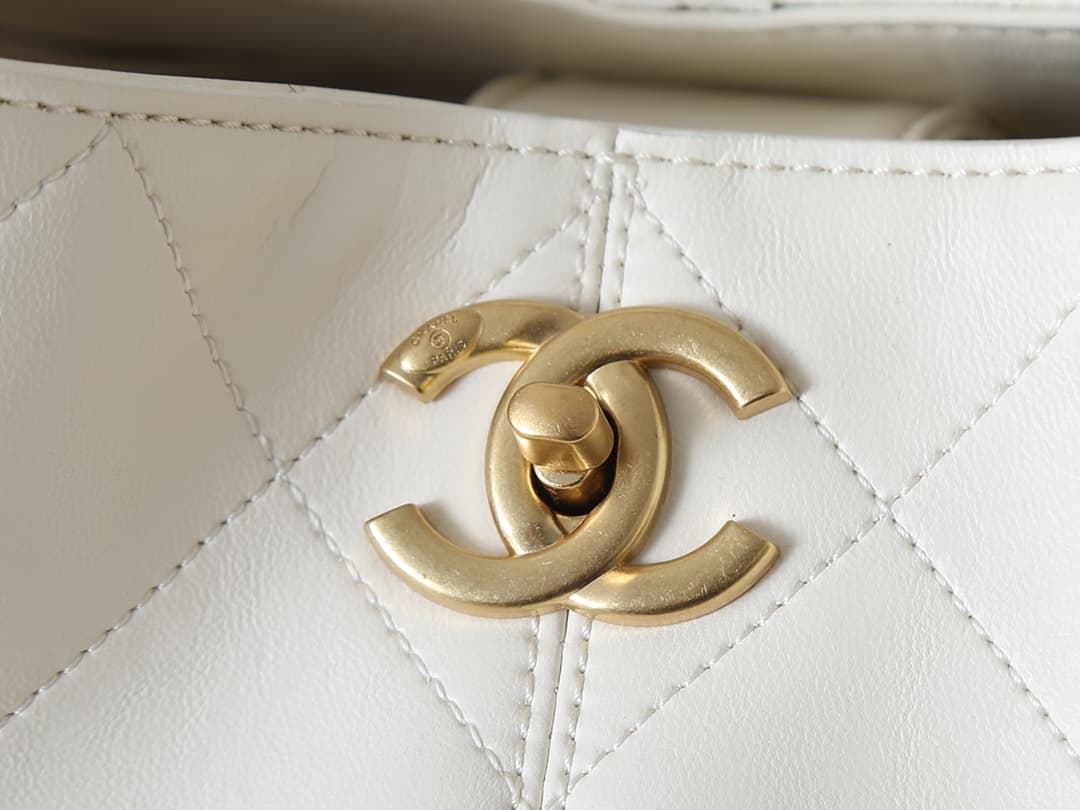 C847 💰 Upgrade from the original AS5634❤️❤️ In stock❤️❤️ 25a Leather bag – a popular item that stands out in the handmade bag market🔥 A masterpiece that combines tradition and innovation; inspired by Chanel’s ebony lacquered screens. The distinctive diamo — image 5
