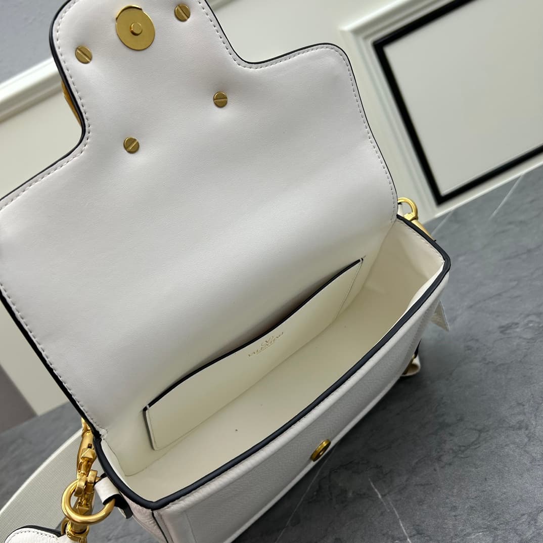 C8213 VALENTINO GARAVANI ALLTIME vintage/retro soft grain calf handbag, featuring metal VLOGO SIGNATURE details. With detachable handles and a leather strap, this bag can be carried on the shoulder, slung over the arm, or held in hand. - Vintage brass age — image 8