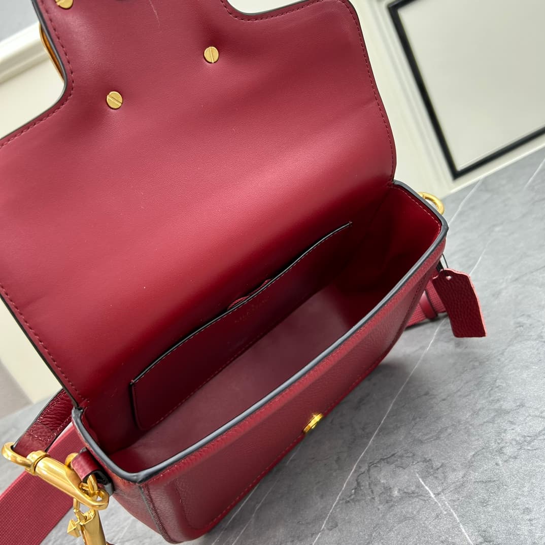 C8208 VALENTINO GARAVANI ALLTIME vintage/retro soft grain calf handbag, featuring metal VLOGO SIGNATURE details. With detachable handles and a leather strap, this bag can be carried on the shoulder, slung over the arm, or held in hands. - Vintage brass ag — image 8