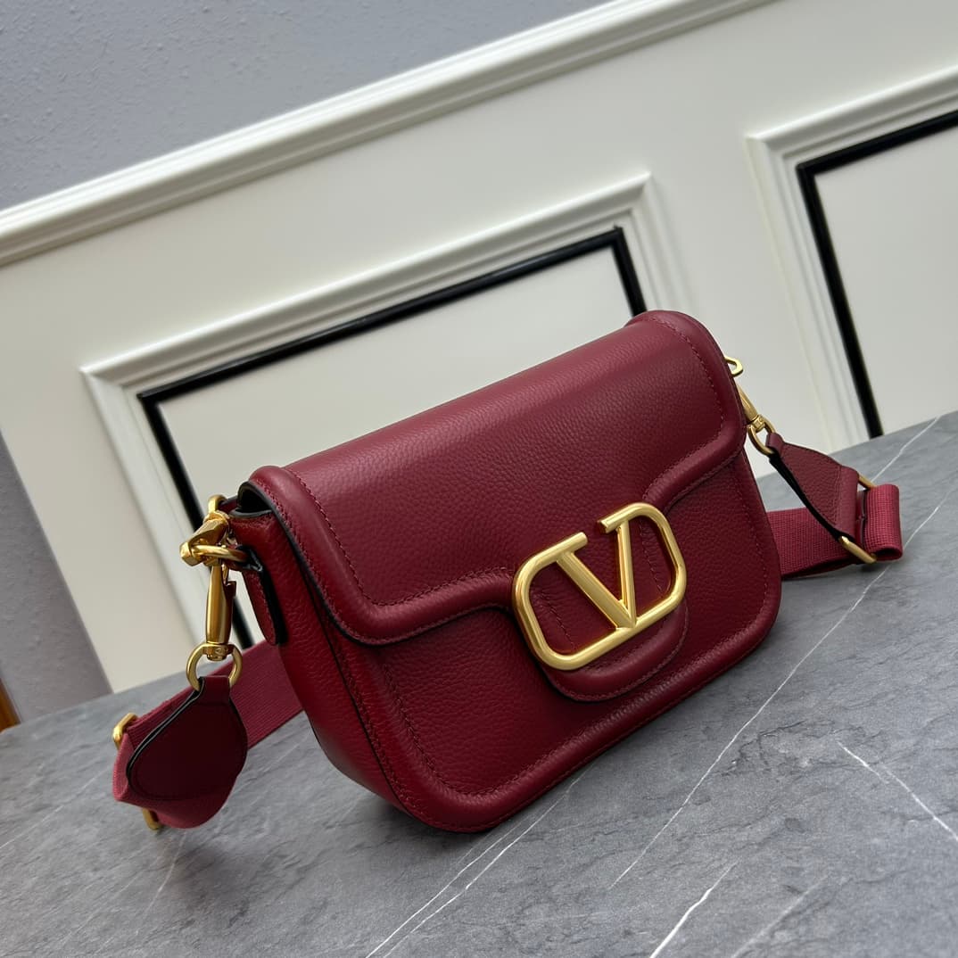 C8208 VALENTINO GARAVANI ALLTIME vintage/retro soft grain calf handbag, featuring metal VLOGO SIGNATURE details. With detachable handles and a leather strap, this bag can be carried on the shoulder, slung over the arm, or held in hands. - Vintage brass ag — image 2