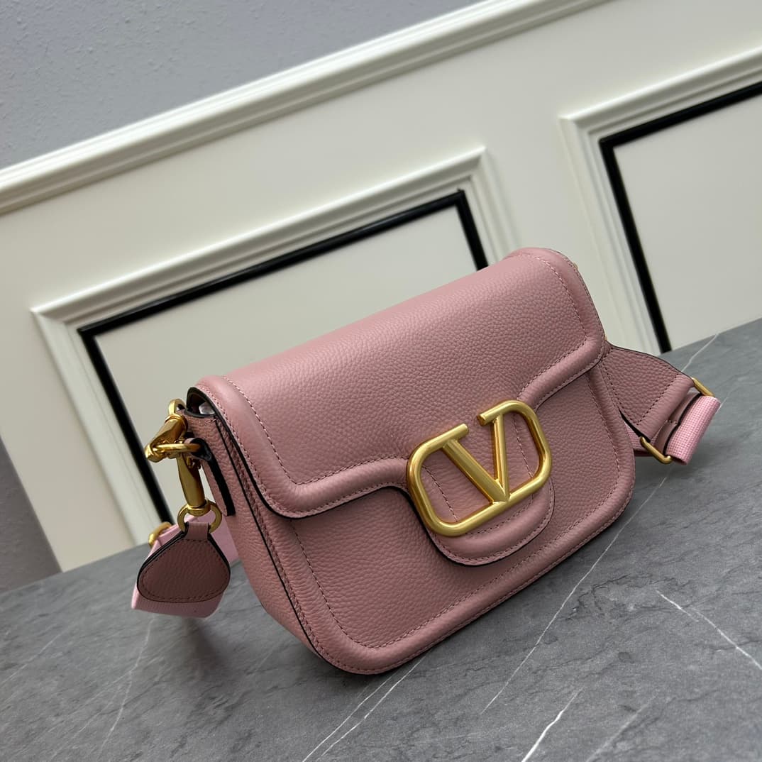 C8207 VALENTINO GARAVANI ALLTIME vintage/retro soft grain calf handbag, featuring metal VLOGO SIGNATURE details. With detachable handles and a leather strap, this bag can be carried on the shoulder, slung over the arm, or held in hand. - Vintage brass age — image 2