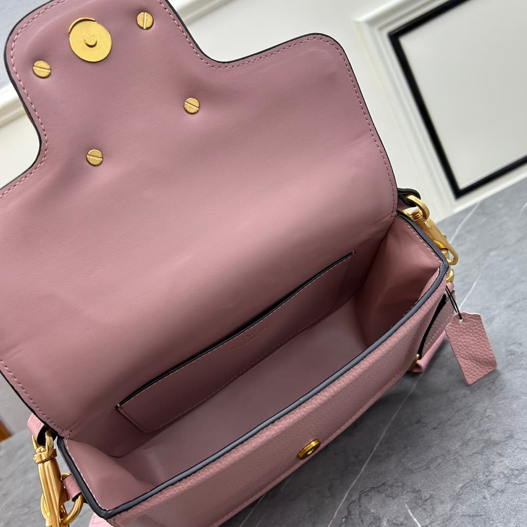 C8207 VALENTINO GARAVANI ALLTIME vintage/retro soft grain calf handbag, featuring metal VLOGO SIGNATURE details. With detachable handles and a leather strap, this bag can be carried on the shoulder, slung over the arm, or held in hand. - Vintage brass age — image 8