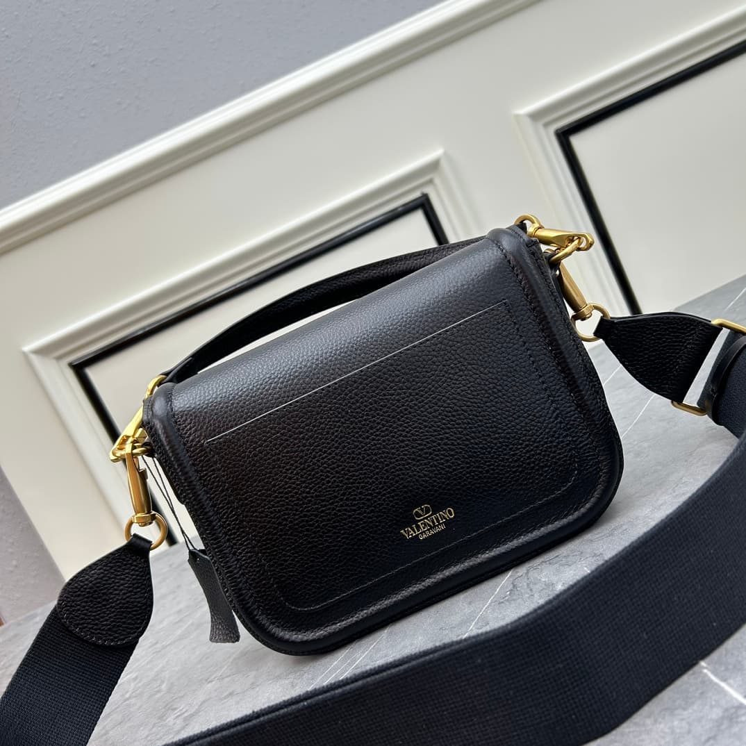 C8210 VALENTINO GARAVANI ALLTIME vintage/retro soft grain calf handbag, featuring metal VLOGO SIGNATURE details. With detachable handles and a leather strap, this bag can be carried on the shoulder, slung over the arm, or held in hands. - Vintage brass ag — image 3