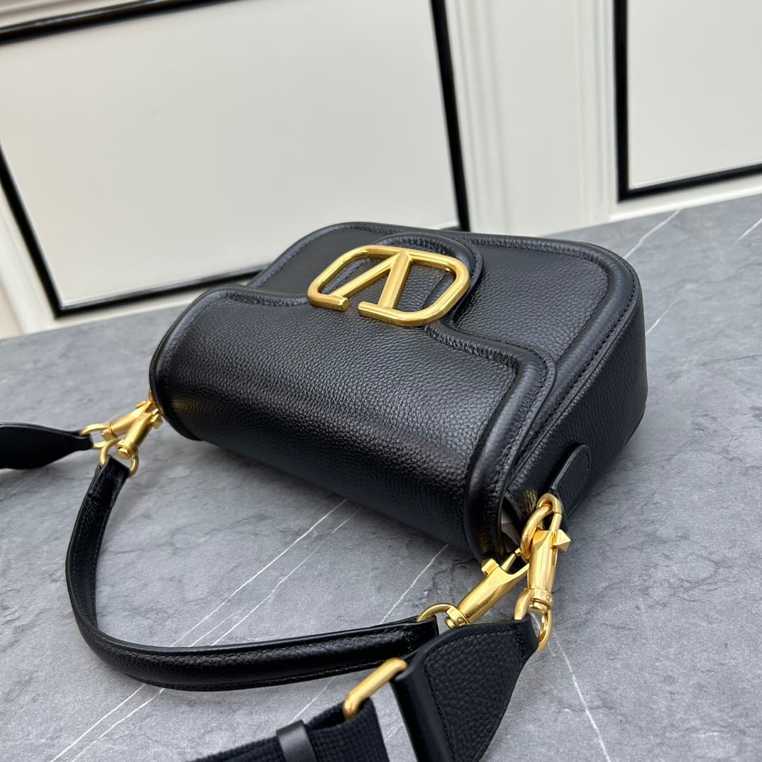 C8210 VALENTINO GARAVANI ALLTIME vintage/retro soft grain calf handbag, featuring metal VLOGO SIGNATURE details. With detachable handles and a leather strap, this bag can be carried on the shoulder, slung over the arm, or held in hands. - Vintage brass ag — image 4