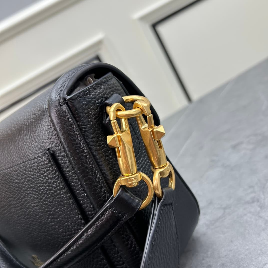 C8210 VALENTINO GARAVANI ALLTIME vintage/retro soft grain calf handbag, featuring metal VLOGO SIGNATURE details. With detachable handles and a leather strap, this bag can be carried on the shoulder, slung over the arm, or held in hands. - Vintage brass ag — image 7