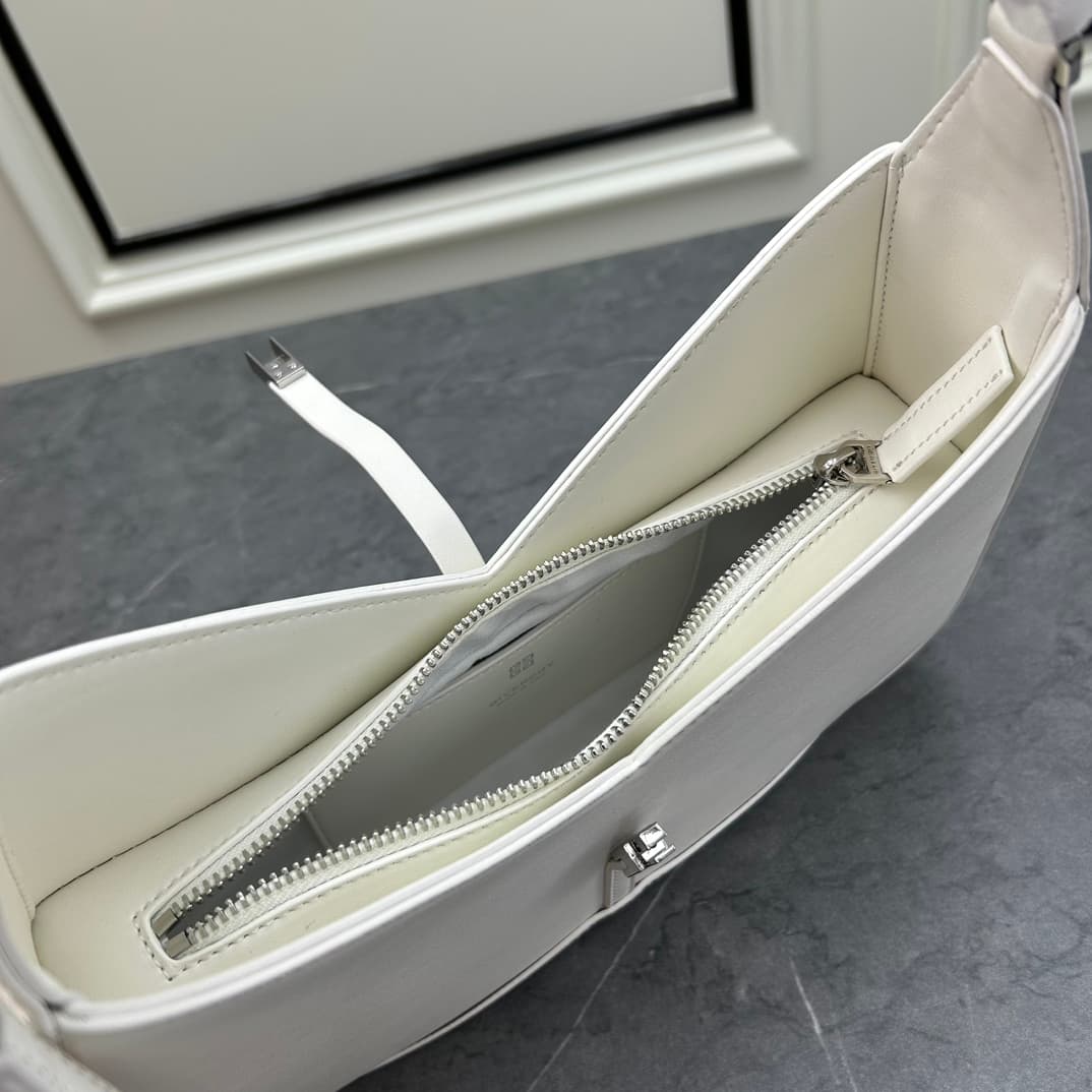 C3163 [New Product] 🇫🇷 GIVENCHY 2023 – Elegant cutouts and charm. Handbag, with a original French box leather material, and metal chains 4G made of brass. ⛓️ — image 7