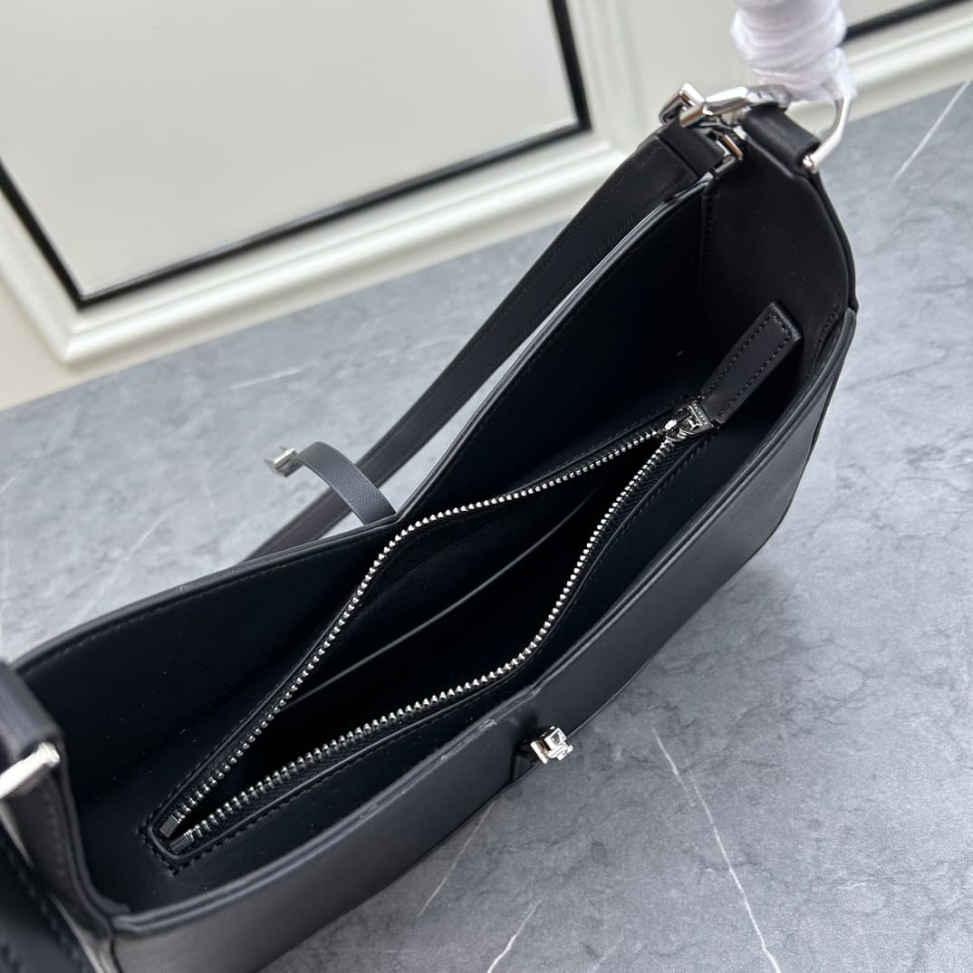 C3164 [New Product] 🇫🇷 GIVENCHY 2023 – Elegant cutouts and charm. Handbag with original French box leather, paired with brass 4G hardware chains ⛓️ — image 7