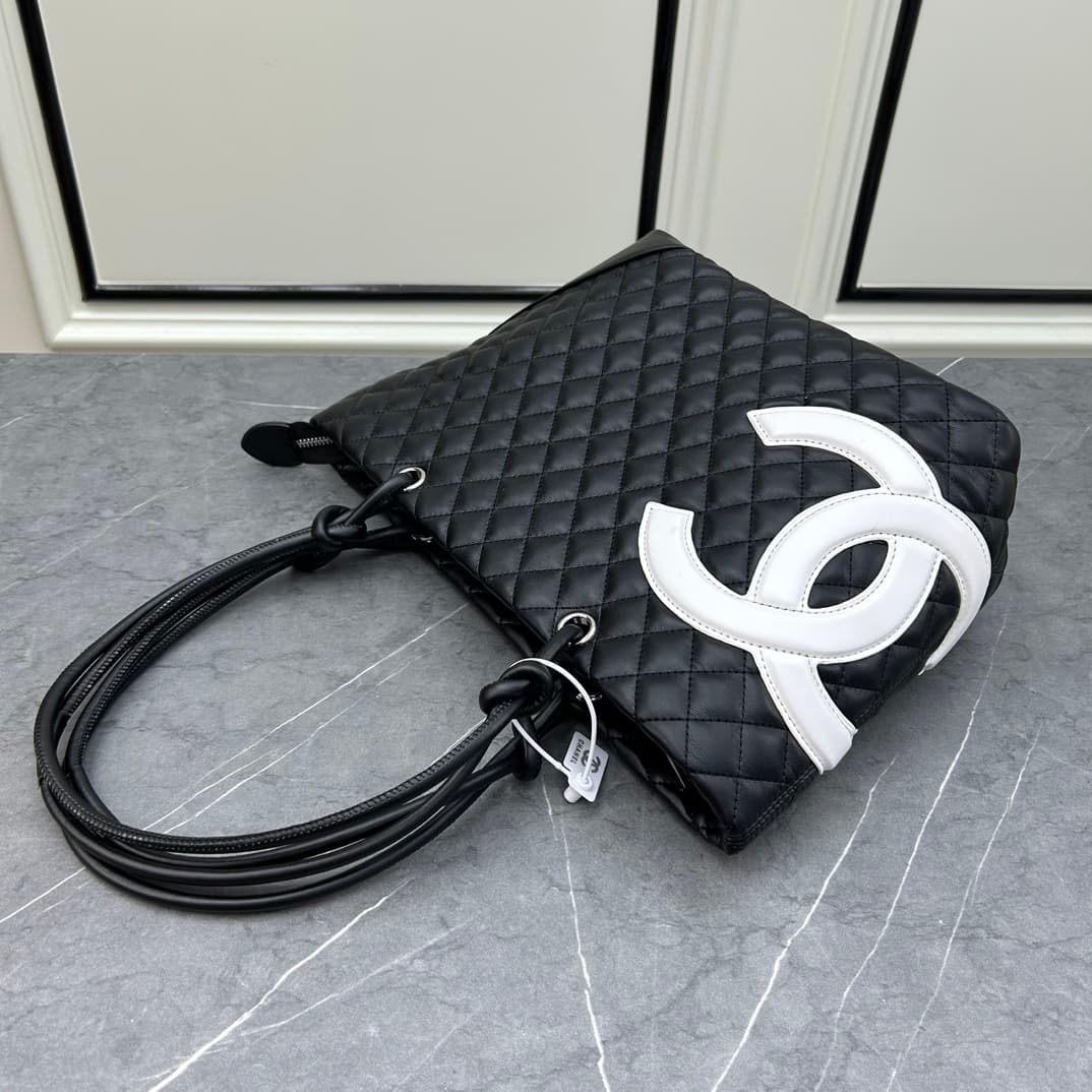 C696 New model 💰 Chanel Panda Kangpeng basket ||| The classic black and white panda color scheme is absolutely stunning! It gives a high-end feel. — image 2