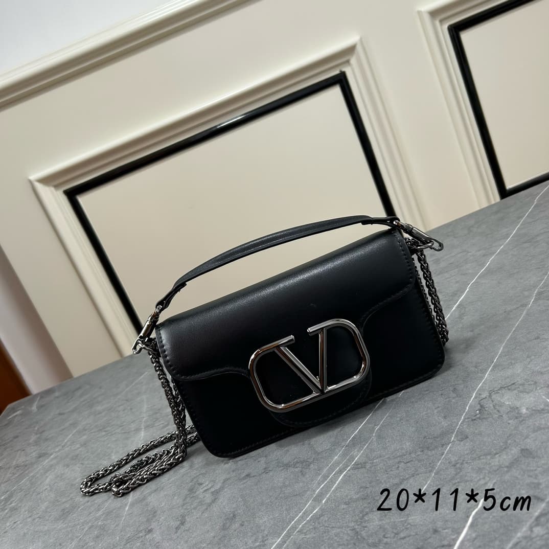 C8238 Small size [520 Selection] VALENTINO Women’s MINILOCO calfskin product. Composed of metal chains and fine leather, it features a unique double handle design. It can also be removed and used as a handbag. With various styling options, it combines pra — image 1