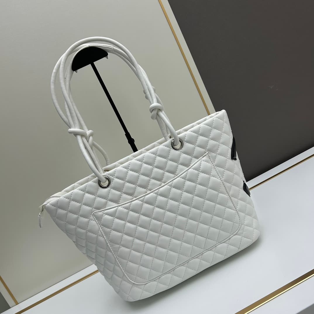 C694 New model 💰 Chanel Panda Kangpeng basket|||The classic black and white panda color scheme is absolutely beautiful! It gives a high-end feel. — image 2