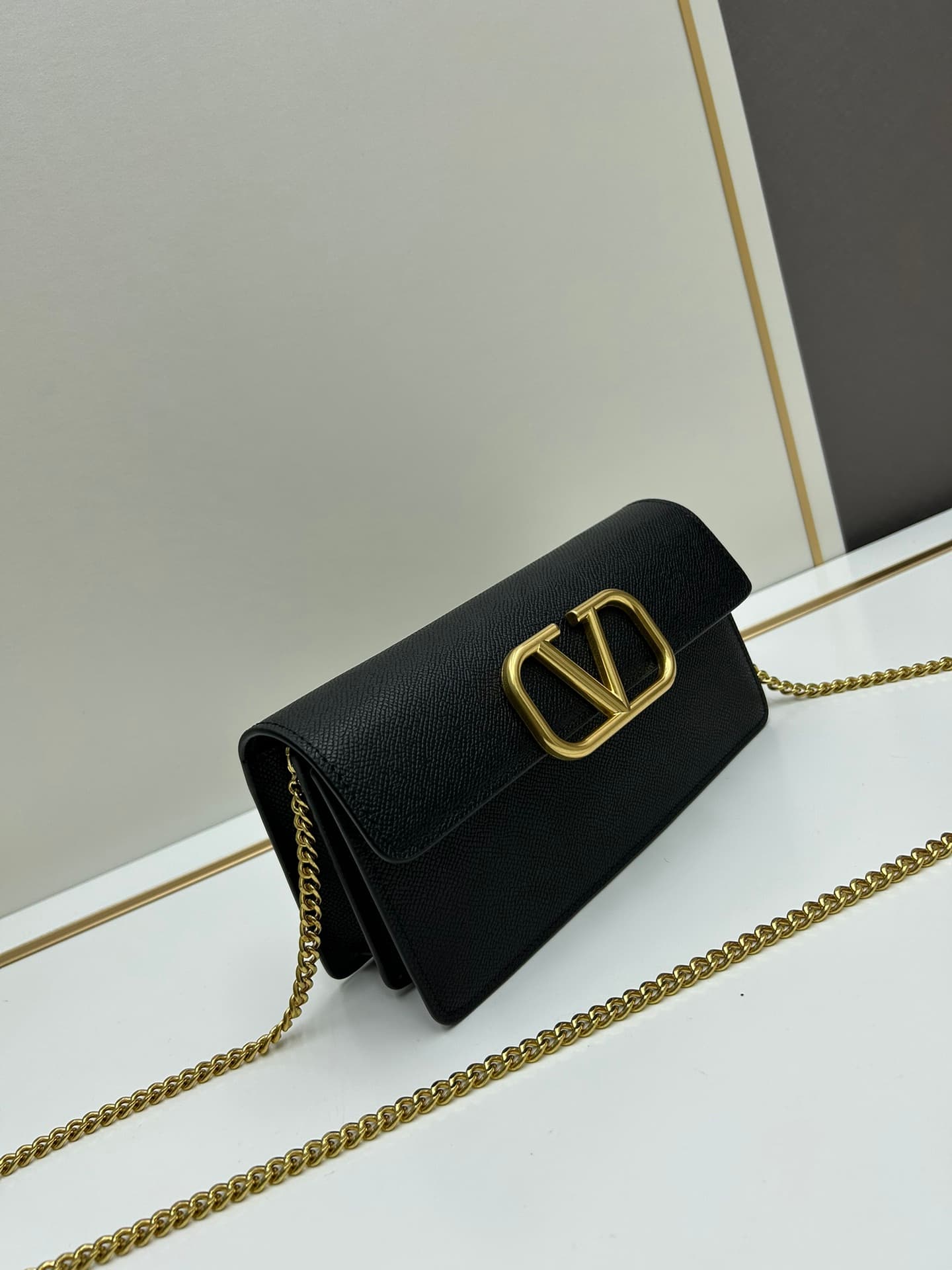 C8305 🆕 New small handbag model — image 2