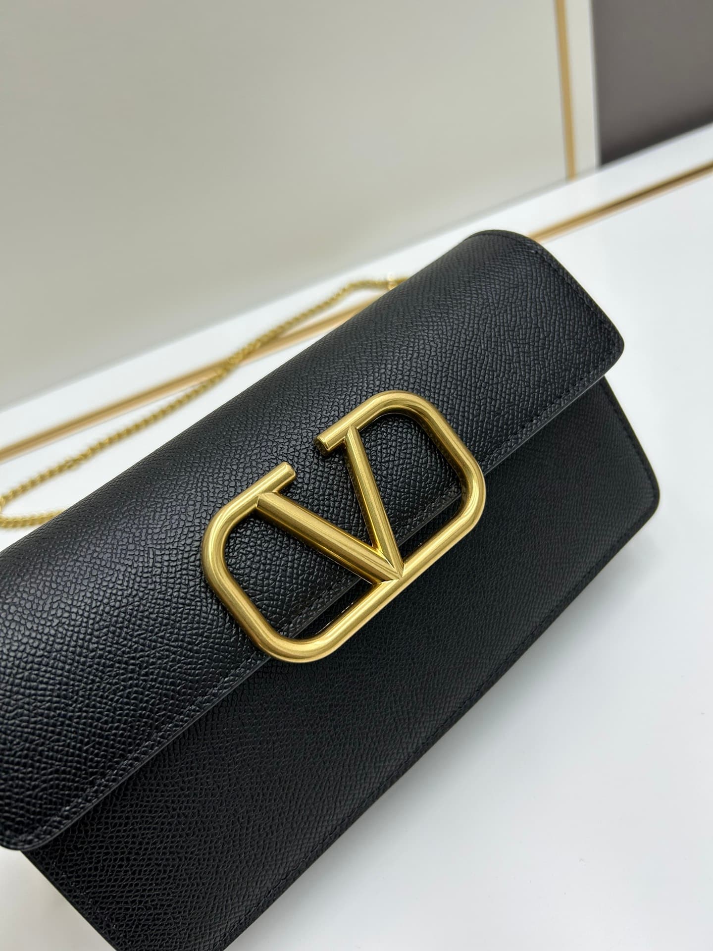 C8305 🆕 New small handbag model — image 4