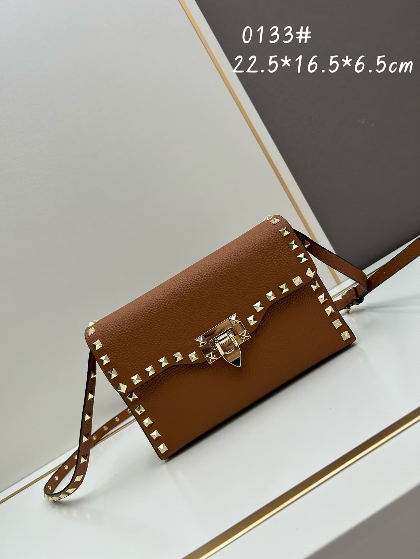 C7757 Valentino Valentino store’s best-selling item 💪 It’s versatile and fashionable; the bag has a great feel, it’s hard to believe! — image 1