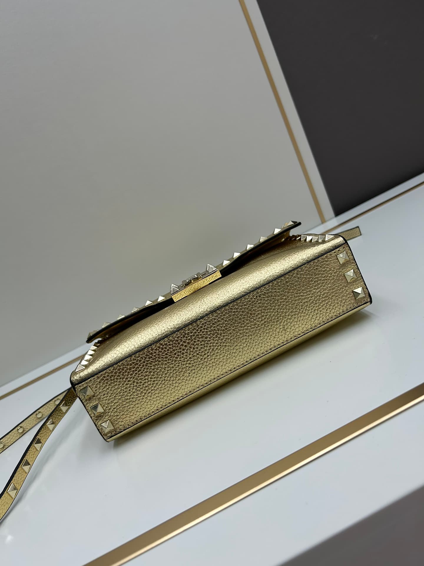 C7755 Valentino Valentino counter’s best-selling item💪 It’s versatile and fashionable; the bag has a great feel, it’s hard to believe! — image 6