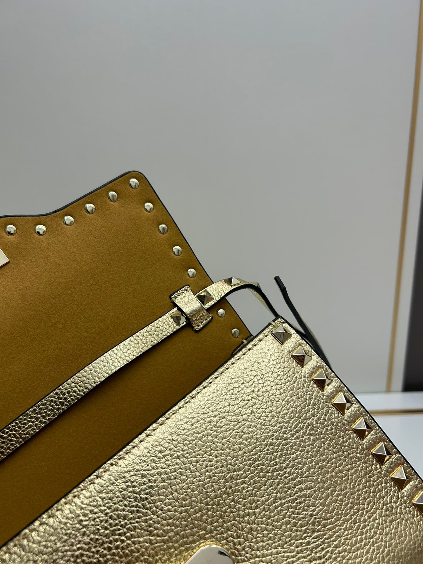 C7755 Valentino Valentino counter’s best-selling item💪 It’s versatile and fashionable; the bag has a great feel, it’s hard to believe! — image 7