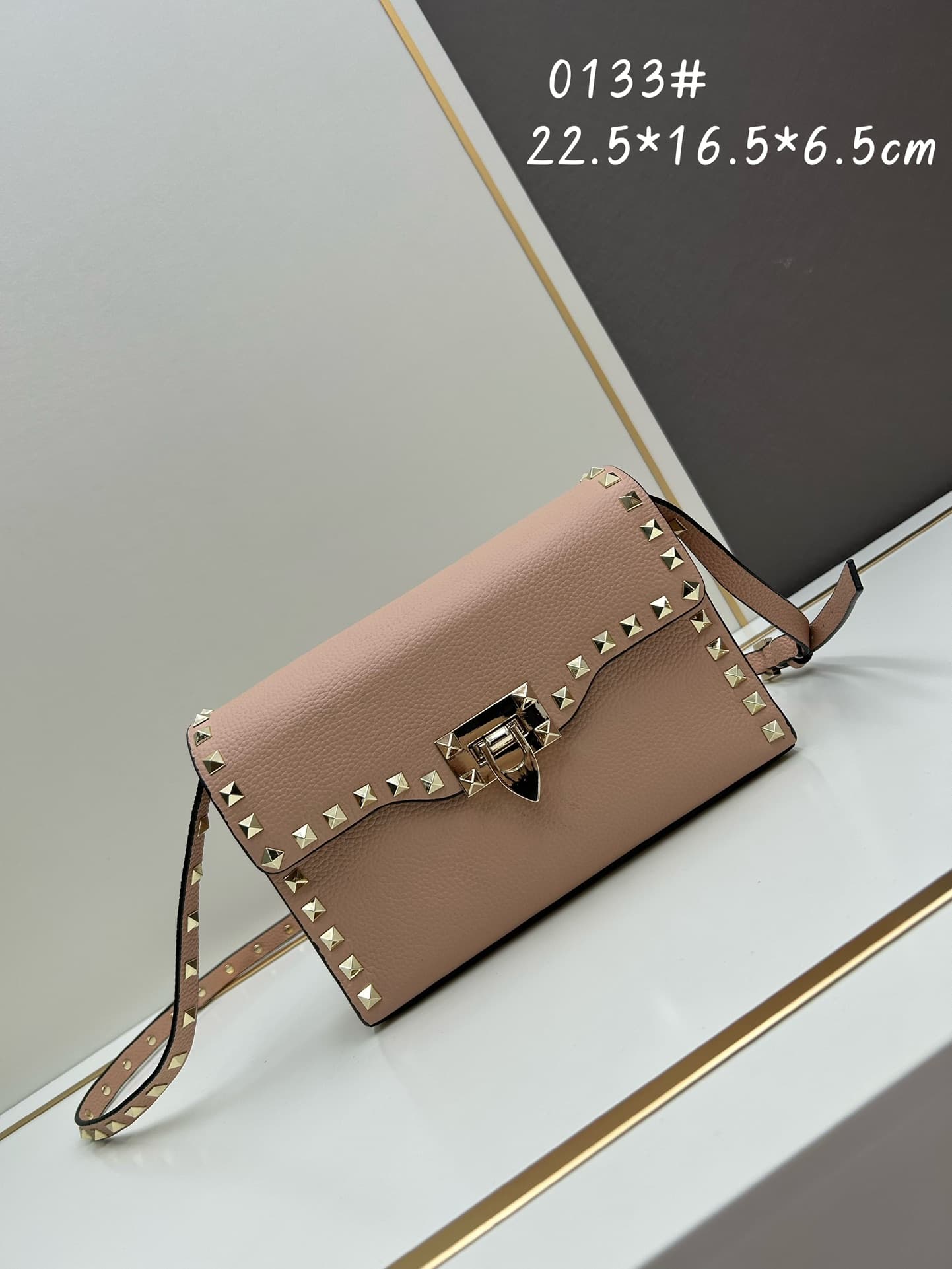 C7756 Valentino Valentino store’s best-selling item 💪 It’s versatile and fashionable; the bag has a great feel, it’s hard to believe! — image 1