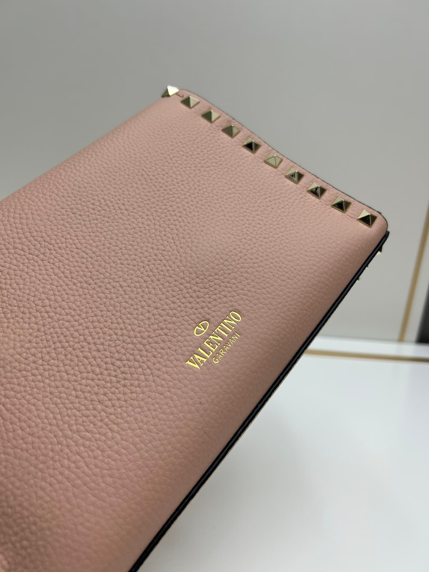 C7756 Valentino Valentino store’s best-selling item 💪 It’s versatile and fashionable; the bag has a great feel, it’s hard to believe! — image 7