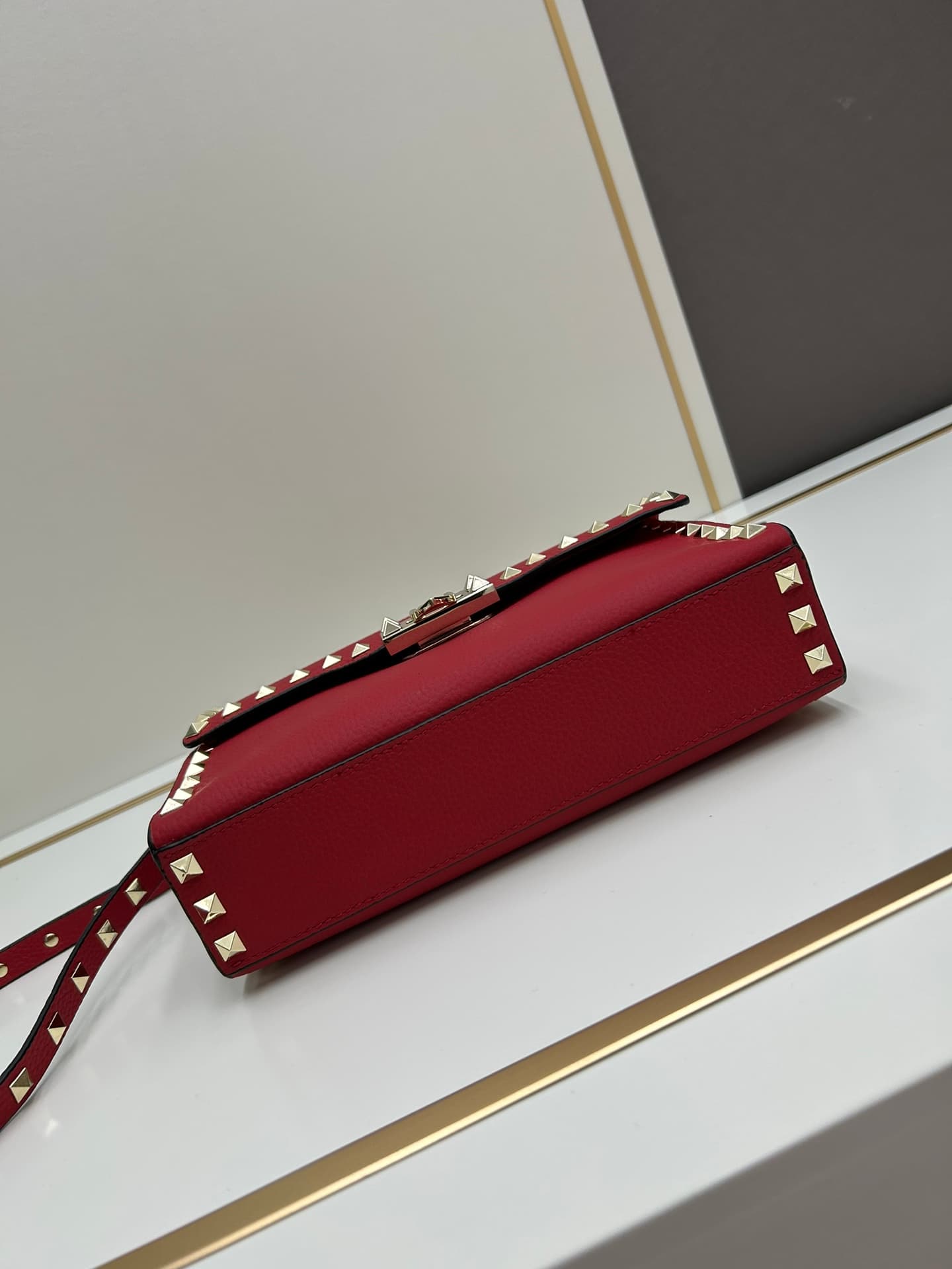 C7754 Valentino Valentino counter’s best-selling item 💪 It’s versatile and fashionable; the bag has a great feel, so it’s hard to believe that it’s just a bag. — image 6