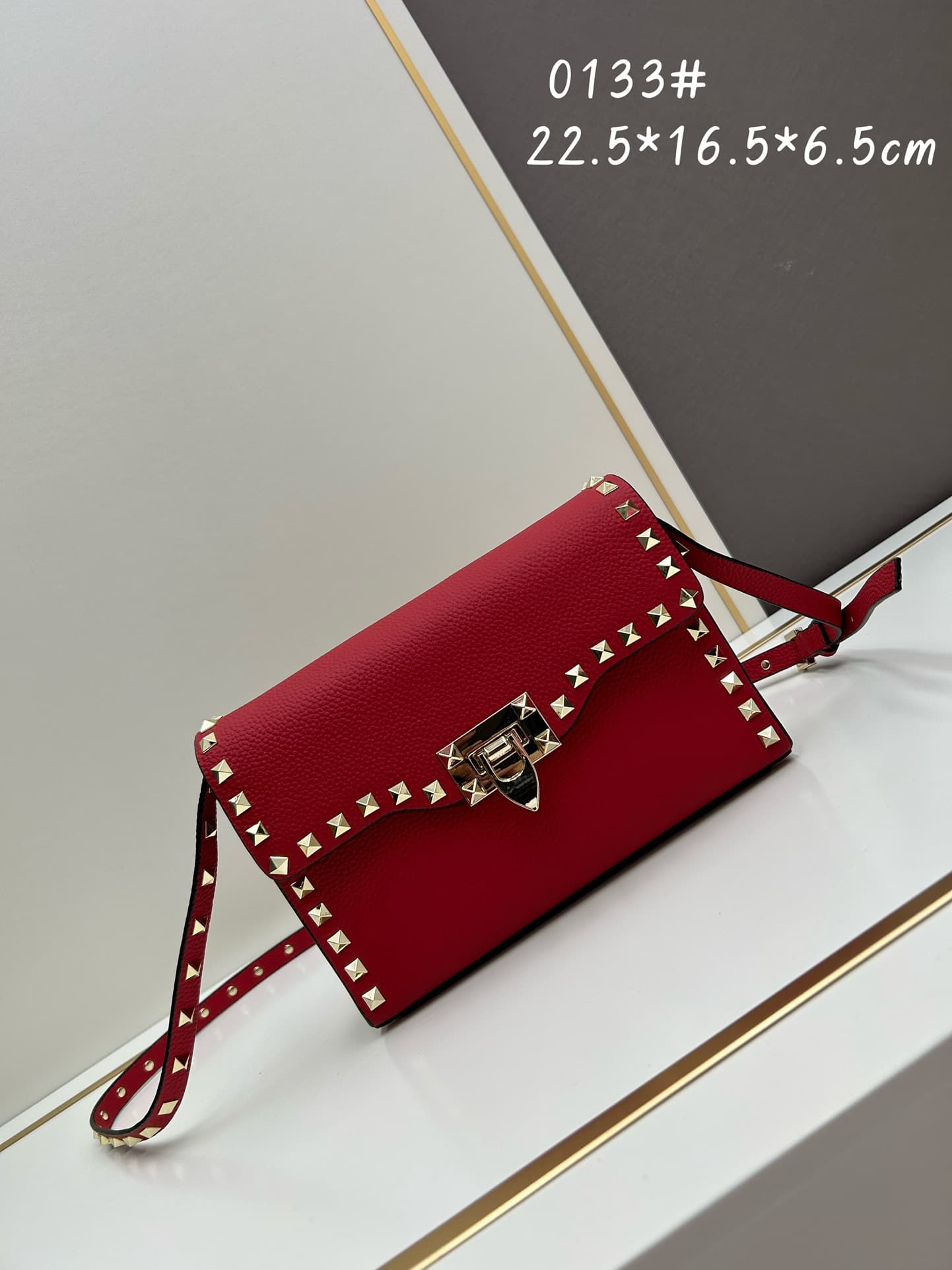 C7754 Valentino Valentino counter’s best-selling item 💪 It’s versatile and fashionable; the bag has a great feel, so it’s hard to believe that it’s just a bag. — image 1