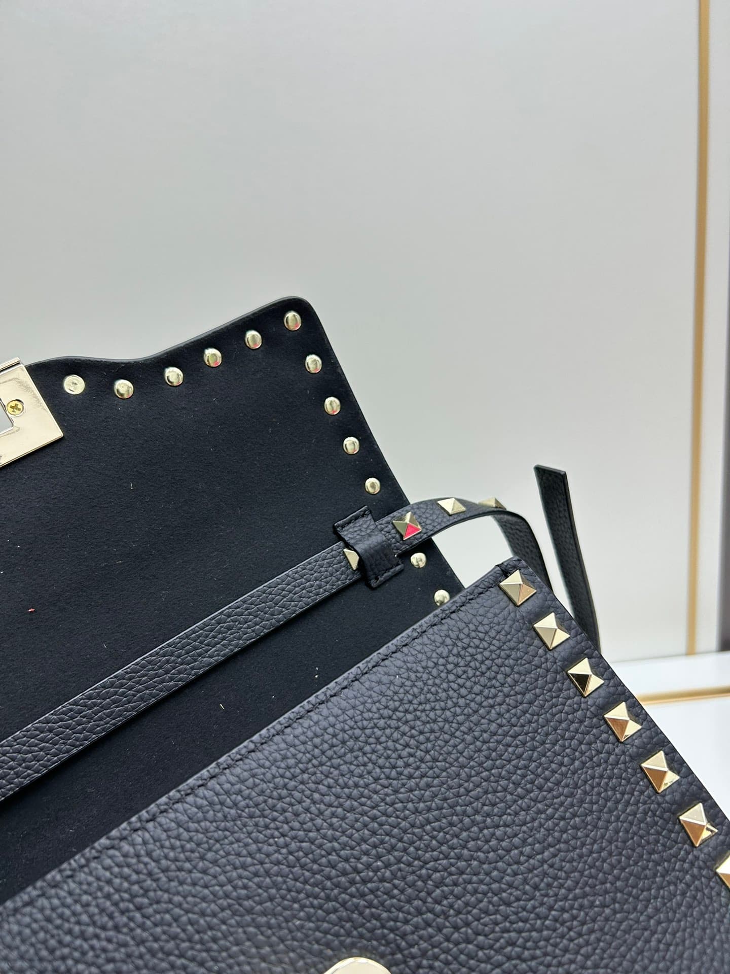 C7753 Valentino Valentino store’s best-selling item 💪 It’s versatile and fashionable; the bag has a great feel, it’s hard to believe! — image 7