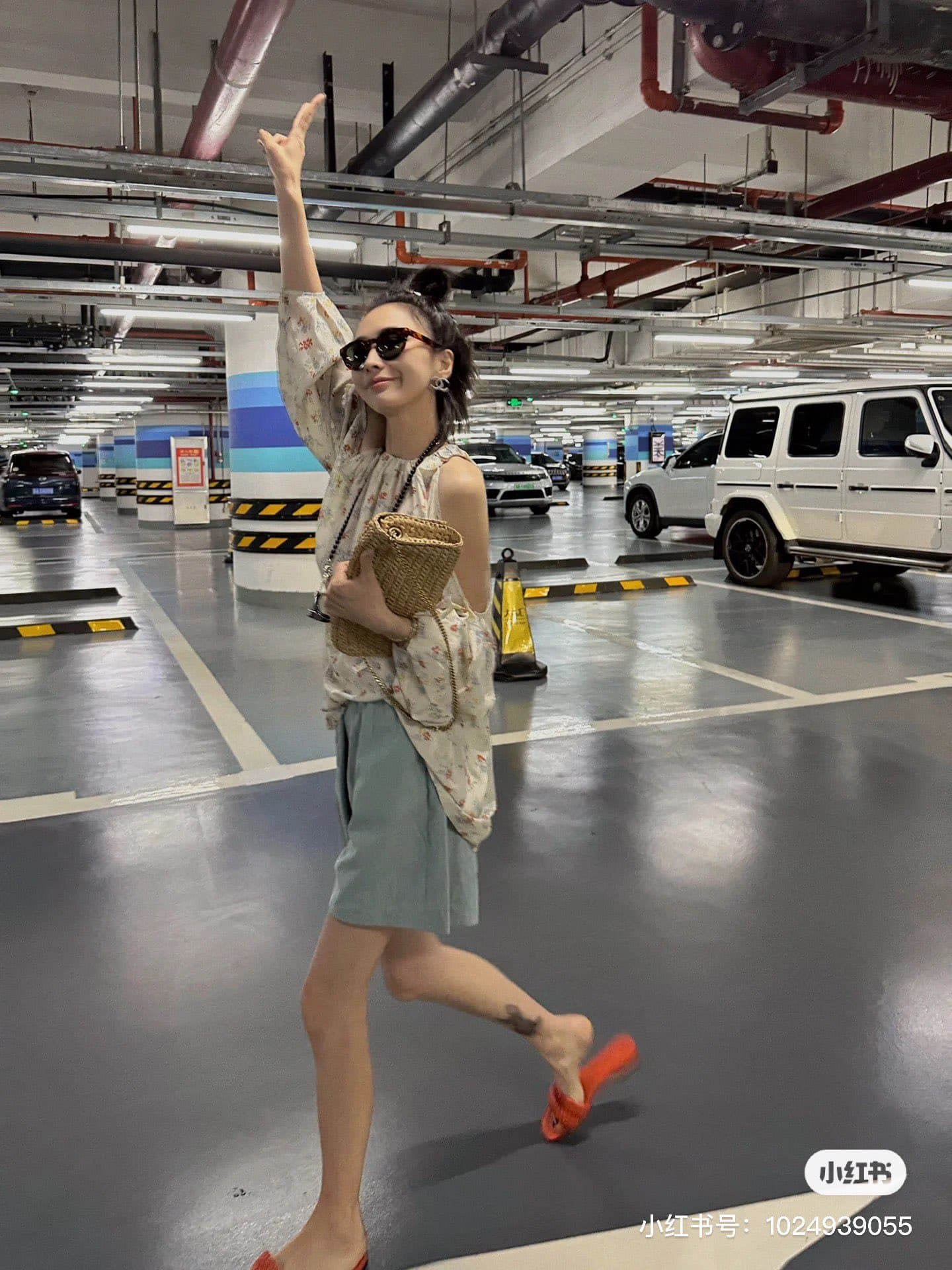 C8755 New model 💰 YSL new Rafia-fiber fringe bag! Summer beach 🏖️ happiness ||| ysl/Saint Laurent new Rafia-fiber fringe Kate — image 4
