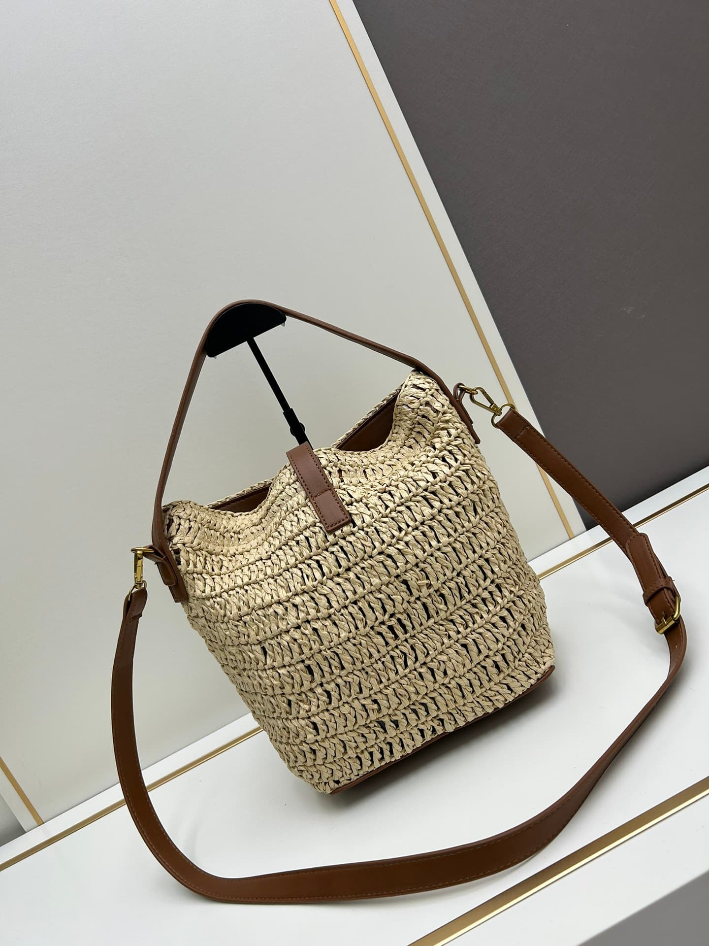 C8753 New model 💰 Saint Laurent LE 37 Rafa grass woven handbag |||| A bucket-shaped bag, with a hook closure on LE CASSANDRE. Made from woven Rafa grass and plant-tanned leather. Adjustable and detachable shoulder strap, allowing various ways of wearing. — image 2