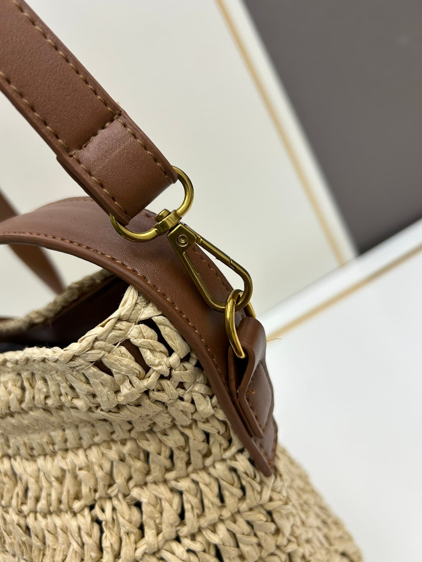 C8753 New model 💰 Saint Laurent LE 37 Rafa grass woven handbag |||| A bucket-shaped bag, with a hook closure on LE CASSANDRE. Made from woven Rafa grass and plant-tanned leather. Adjustable and detachable shoulder strap, allowing various ways of wearing. — image 6