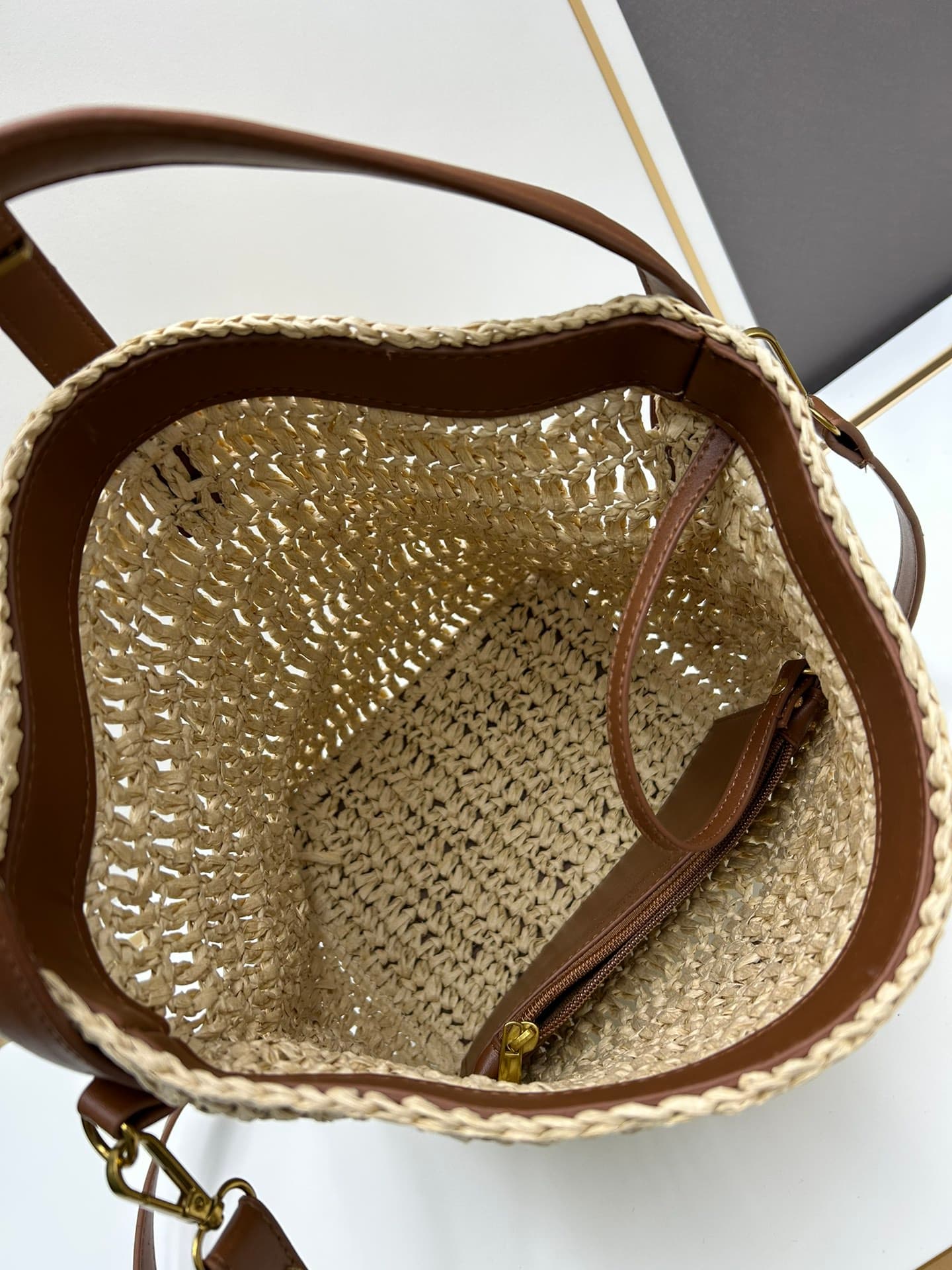C8753 New model 💰 Saint Laurent LE 37 Rafa grass woven handbag |||| A bucket-shaped bag, with a hook closure on LE CASSANDRE. Made from woven Rafa grass and plant-tanned leather. Adjustable and detachable shoulder strap, allowing various ways of wearing. — image 7