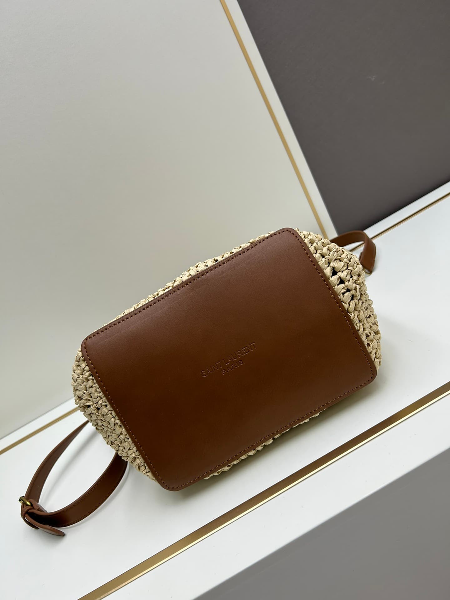 C8753 New model 💰 Saint Laurent LE 37 Rafa grass woven handbag |||| A bucket-shaped bag, with a hook closure on LE CASSANDRE. Made from woven Rafa grass and plant-tanned leather. Adjustable and detachable shoulder strap, allowing various ways of wearing. — image 5