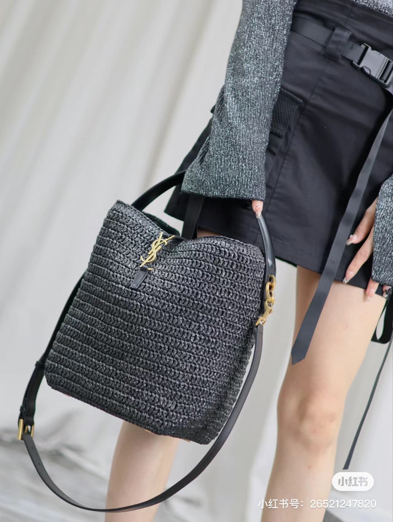 C8752 New model 💰 Saint Laurent LE 37 Raphia rope bag|||Bucket-shaped bag, with a hook closure on LE CASSANDRE. Made from Raphia rope and plant-tanned leather. Adjustable detachable shoulder strap, allowing various ways of wearing. — image 4