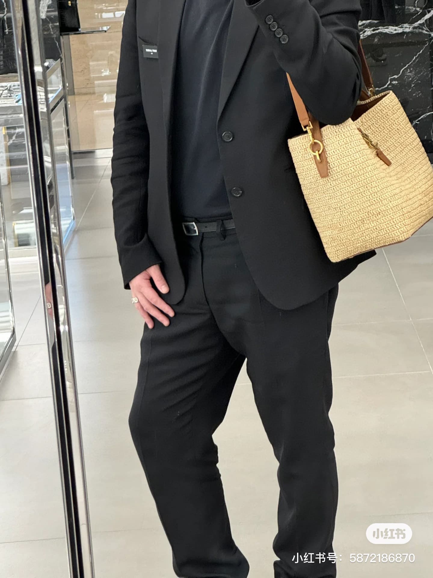 C8751 New model 💰 Saint Laurent LE 37 Rafa grass-woven handbag |||| A bucket-shaped bag, with a hook closure on LE CASSANDRE. Made from woven Rafa grass and plant-tanned leather. Adjustable and detachable shoulder strap, allowing various ways of wearing. — image 8