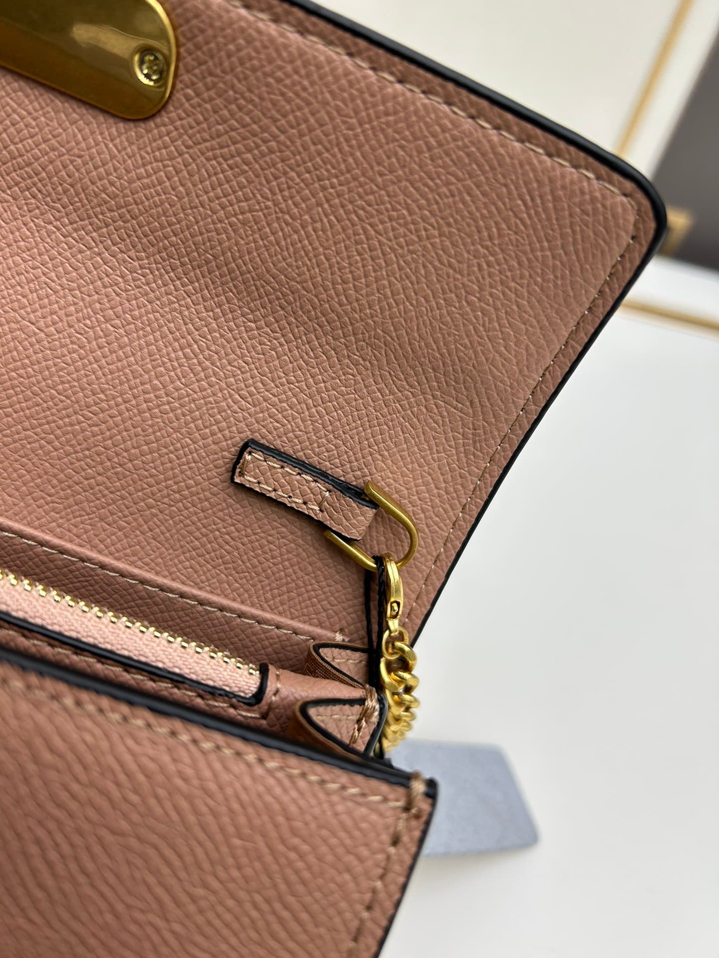 C8304 🆕 New small handbag model — image 8