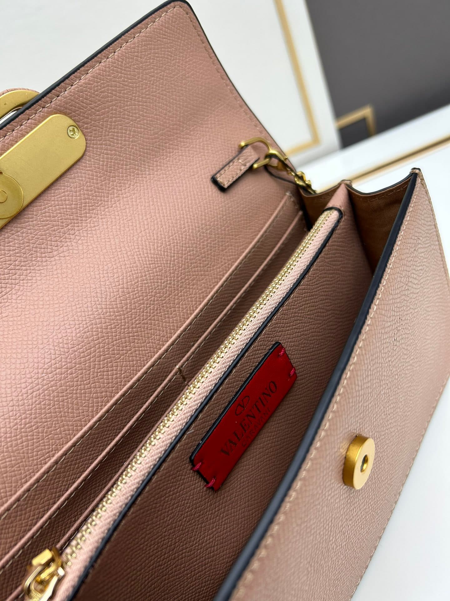 C8304 🆕 New small handbag model — image 7
