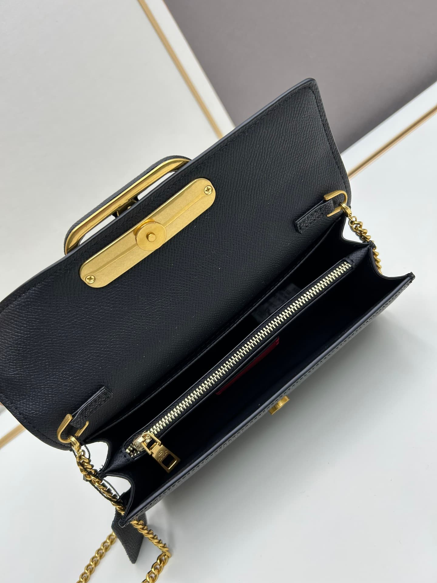 C8301 🆕 New small handbag model — image 7
