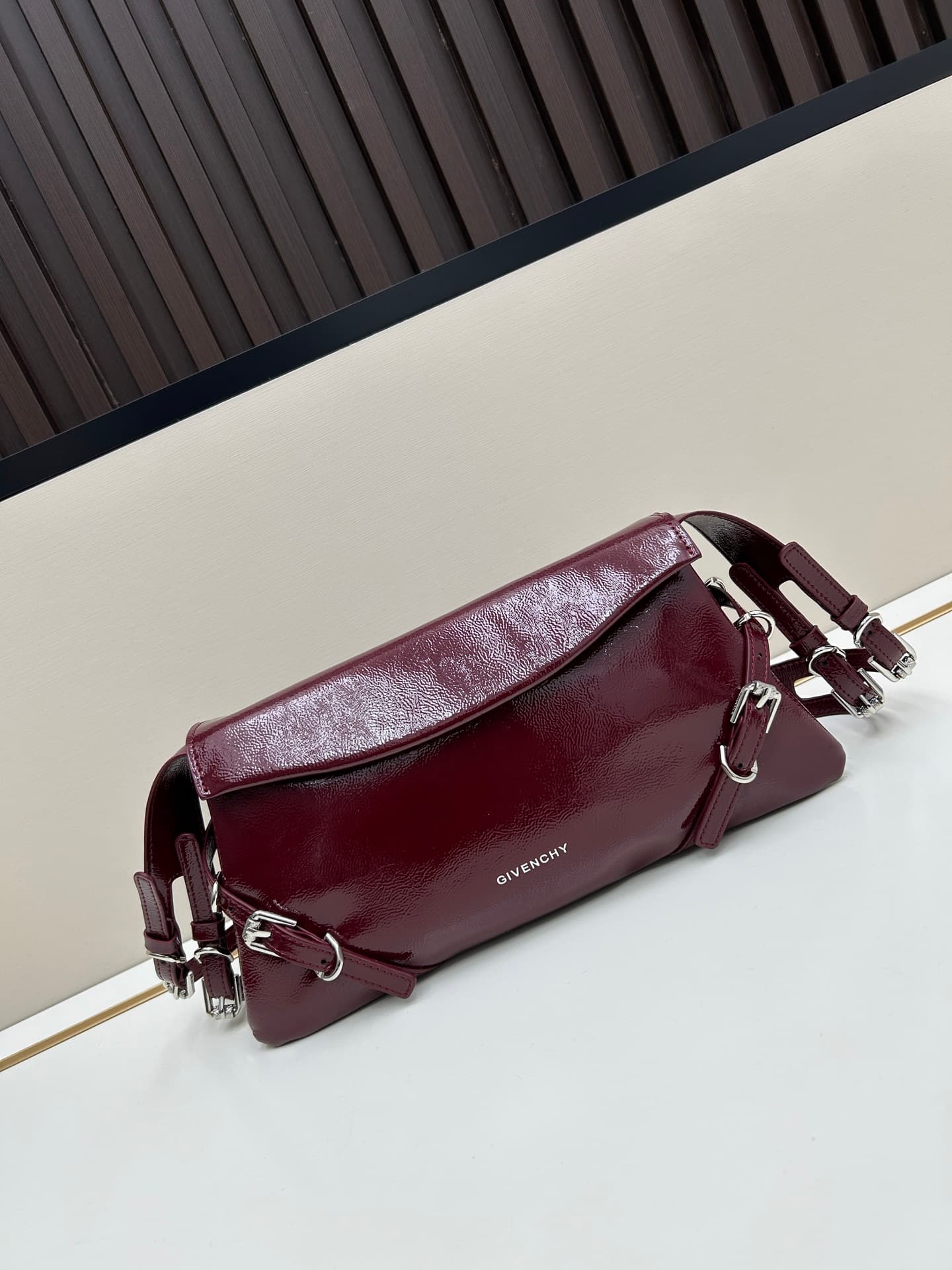 C3178 New GIVENCHY model: Small size, glossy finish, leather shoulder bag — image 4