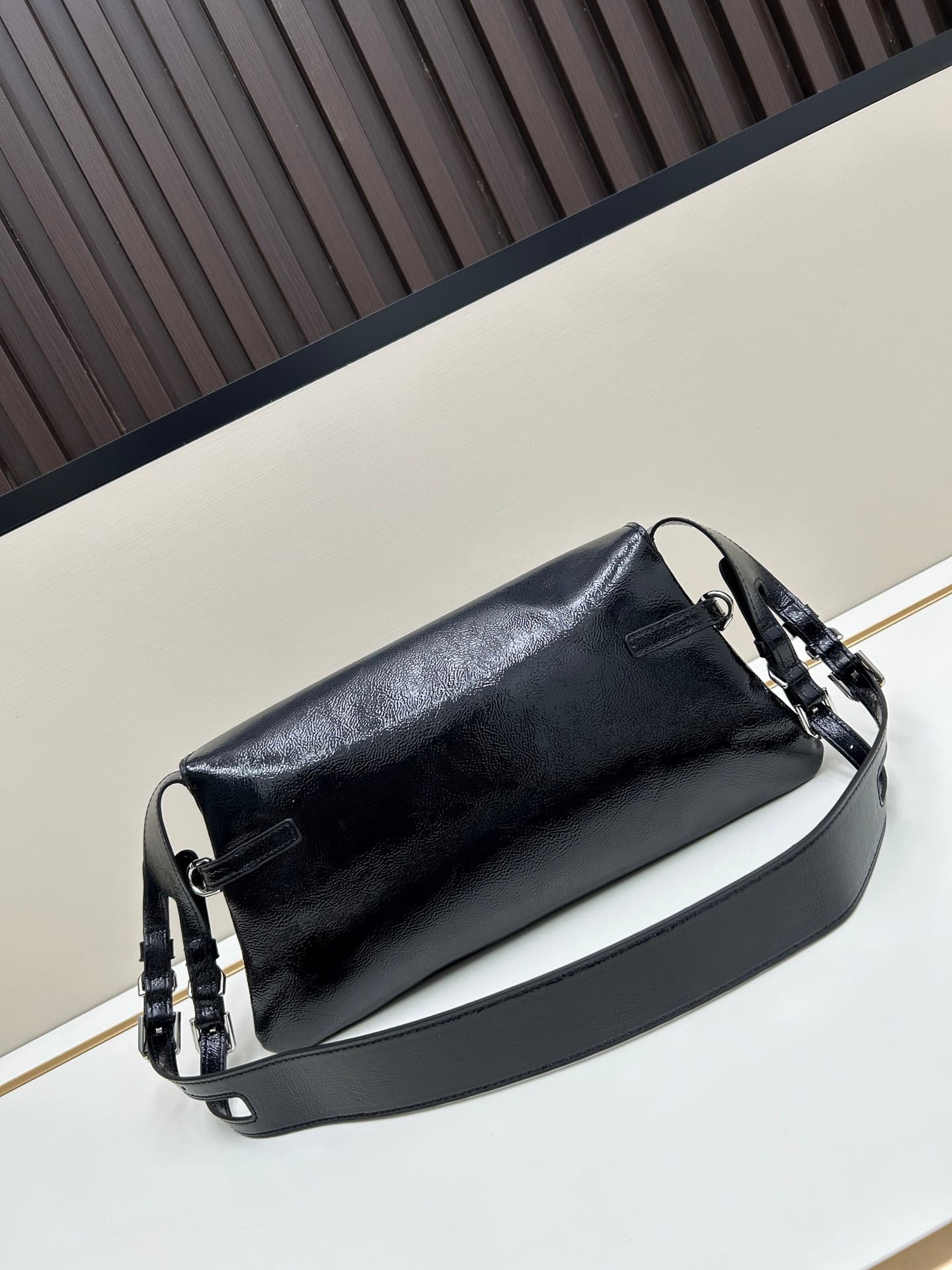 C3179 New GIVENCHY model: Small shoulder bag made of glossy leather with a cowhide texture — image 3
