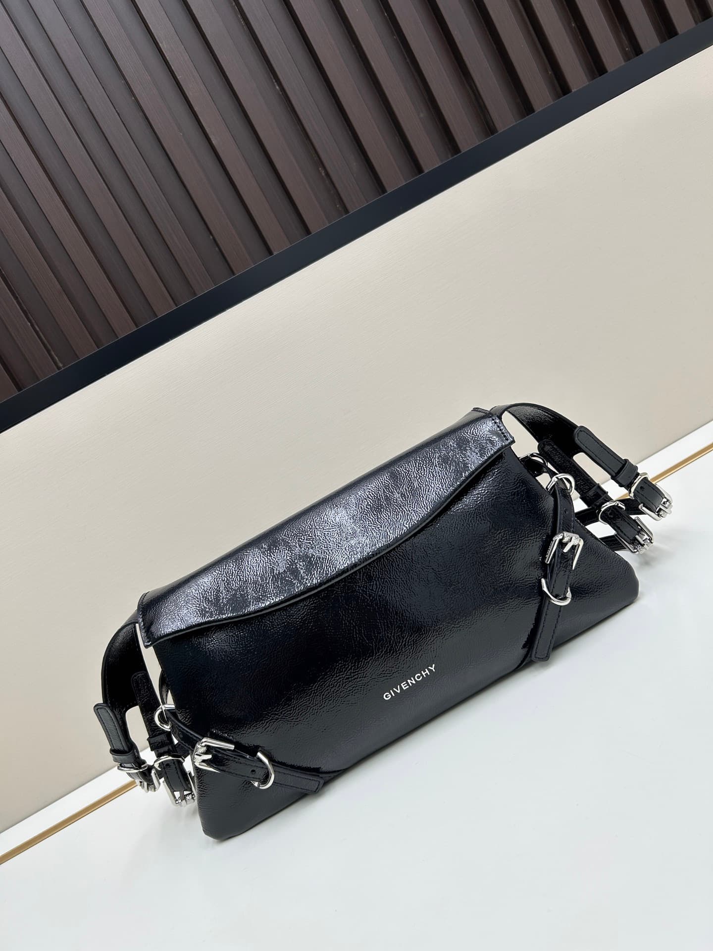 C3179 New GIVENCHY model: Small shoulder bag made of glossy leather with a cowhide texture — image 4
