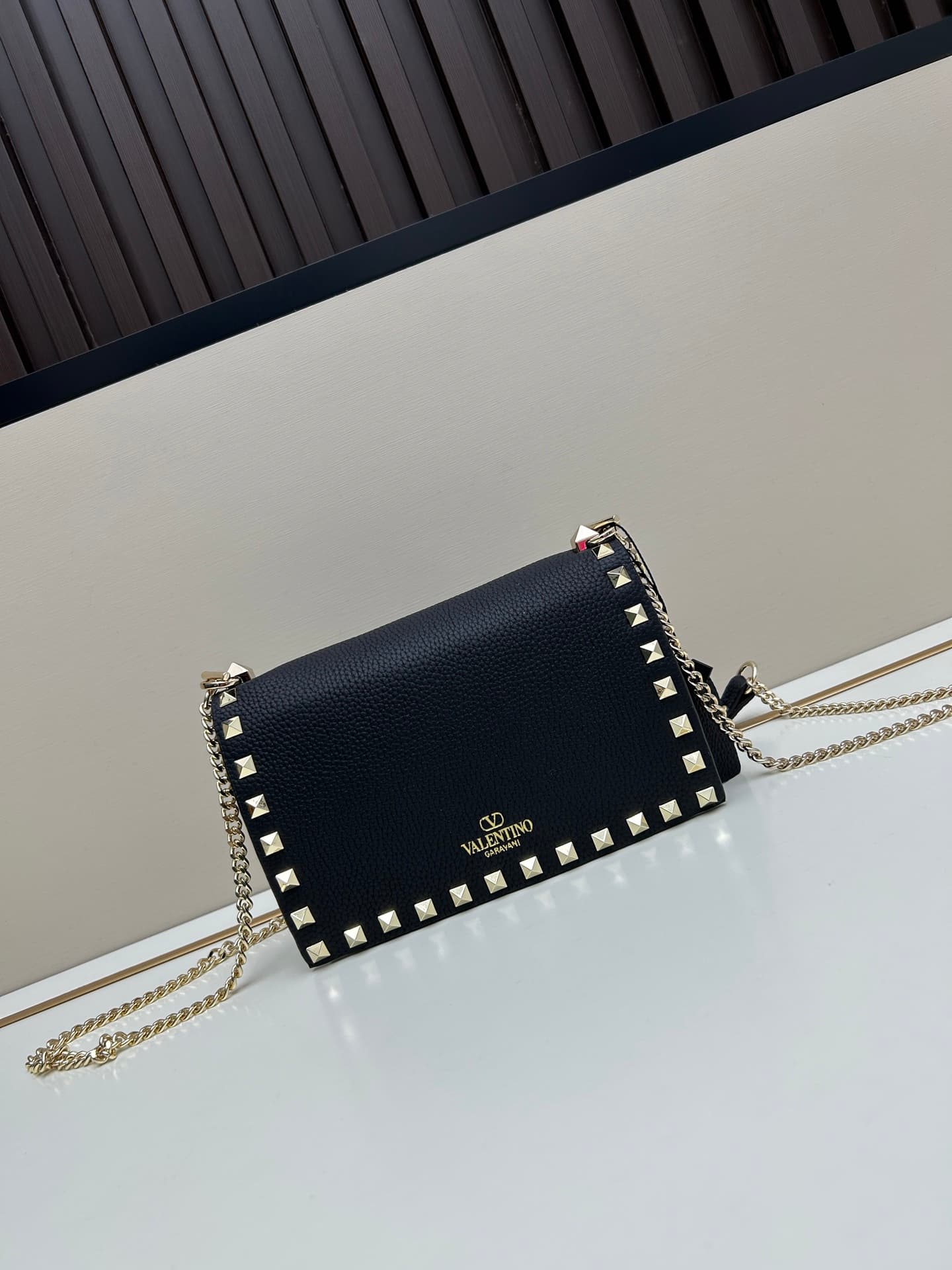 C8276 .New❤Garavani Rockstud Mini leather crossbody bag, featuring the iconic hook closure design — image 2