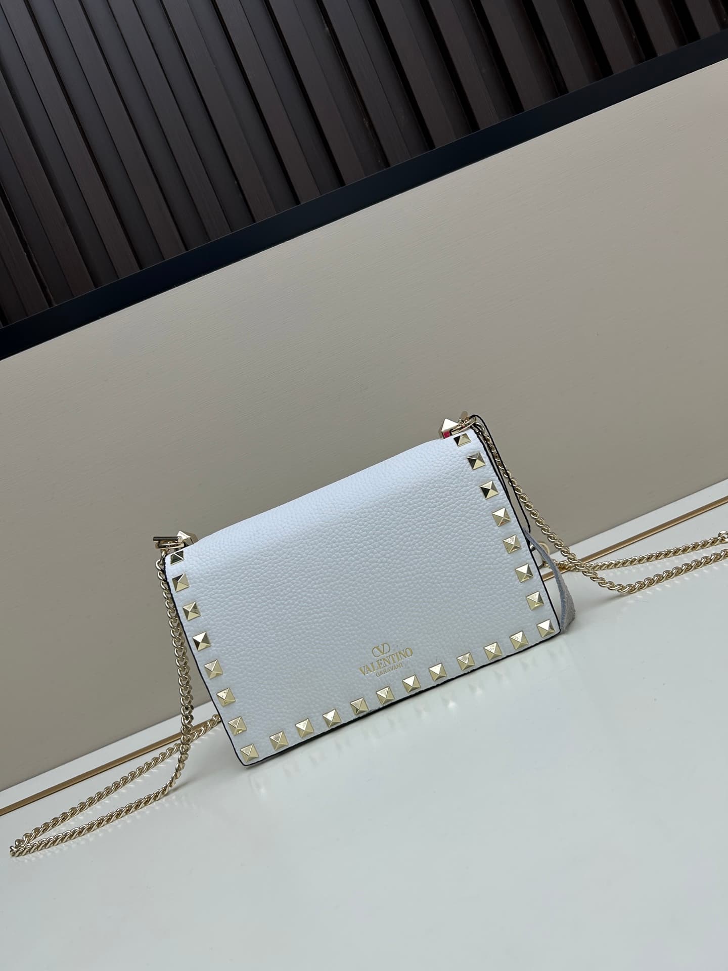 C8275 .New❤Garavani Rockstud Small leather satchel, featuring the iconic hook-clasp closure design — image 2