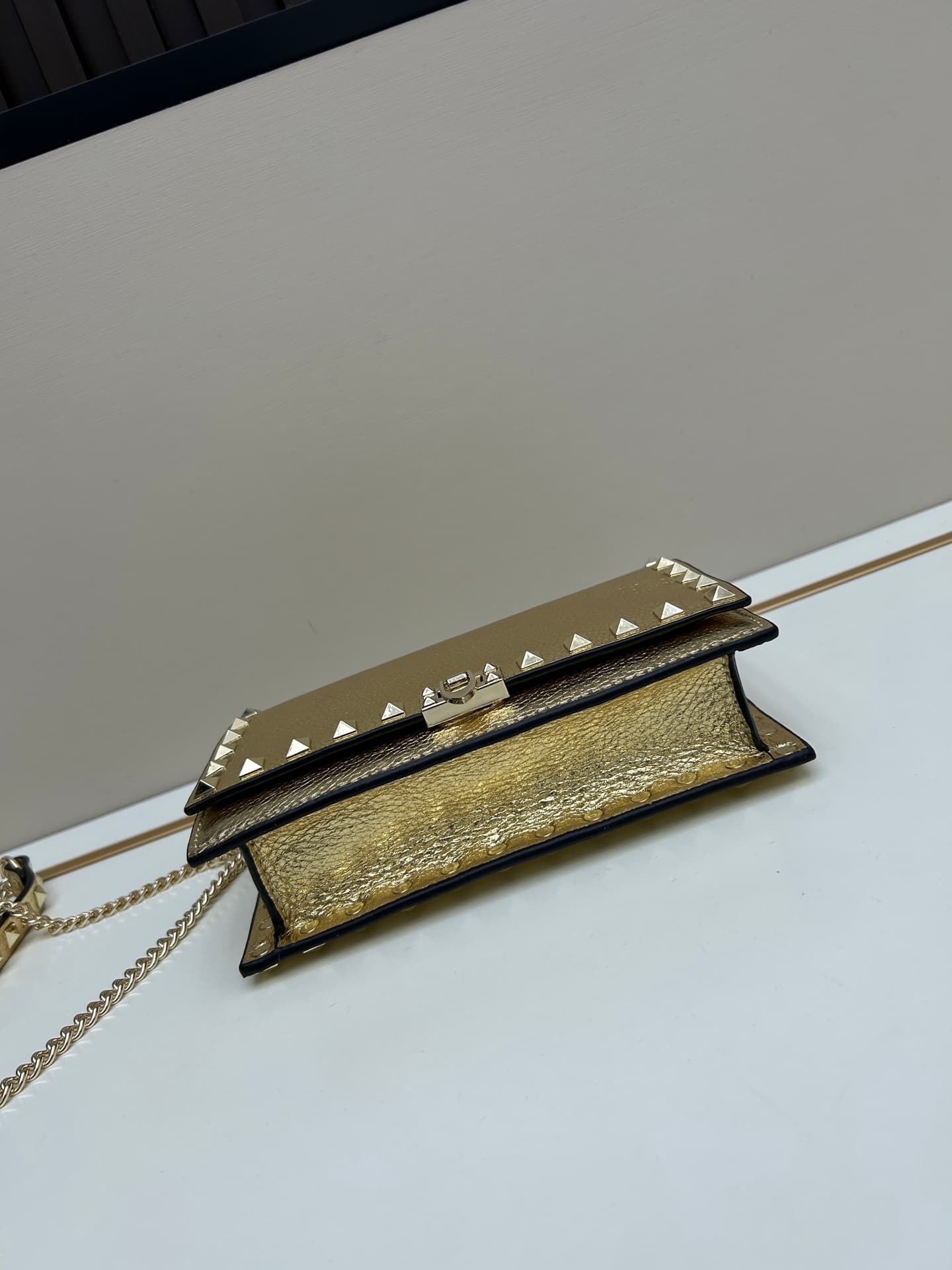 C8274 .New❤Garavani Rockstud Mini leather crossbody bag, featuring the iconic hook fastenings for easy opening and closing — image 6